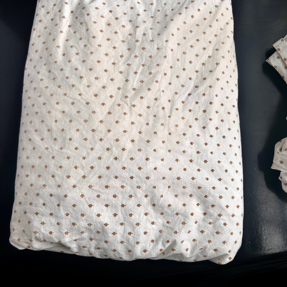 Elegant Cream and Gold Patterned Bedding Set - Picture 2 of 3